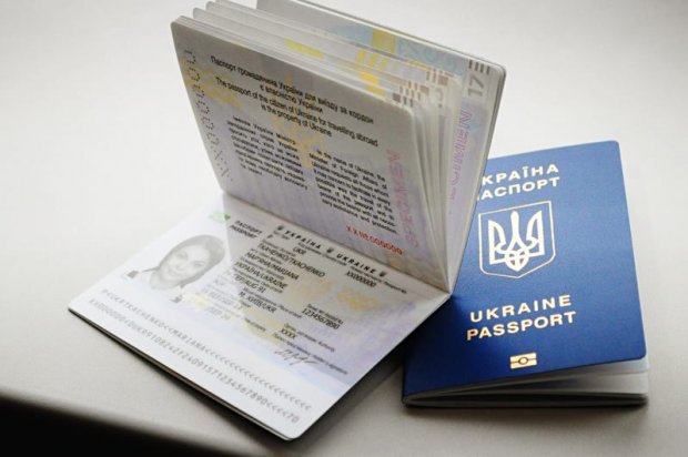 The Ukrainian citizens from Crimea and Donbas should receive biometric passports without any restrictions
