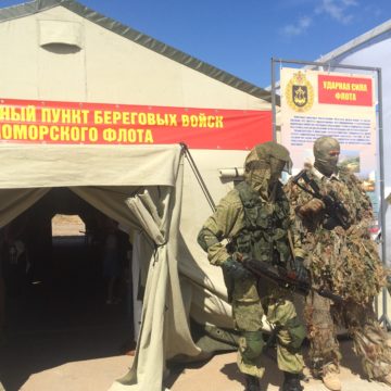 Масштабну пропаганду служби в армії країни-окупанта провели у Севастополі
