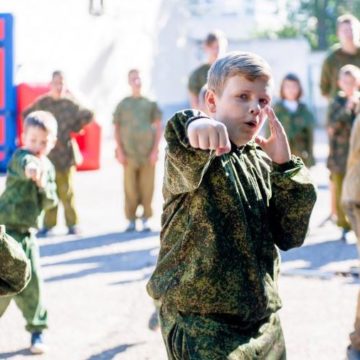 «Страшилки о бандеровцах стали системой». Как Россия воспитывает детей в Крыму
