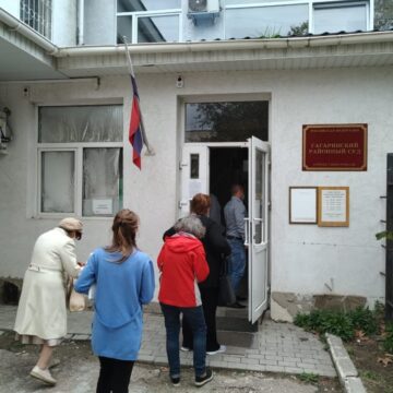 У Севастопольському «суді» розпочався новий розгляд справи «Свідка Єгови» Віктора Сташевського
