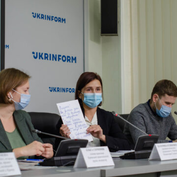 Дружина журналіста Єсипенка закликала Зеленського домогтися звільнення її чоловіка в Криму