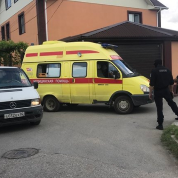 В Евпатории провели обыск в доме крымских татар, один человек арестован за «запрещенную символику»