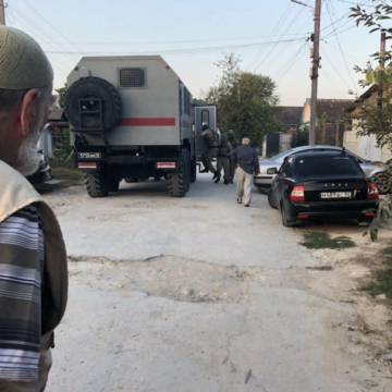 У Криму відбулися масові обшуки в будинках кримських татар, затримано п’ять активістів