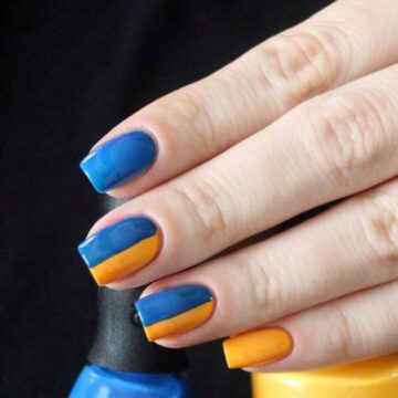 Woman Detained in Crimea for Yellow-Blue Mani