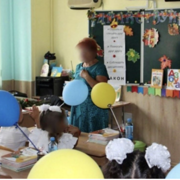 В Севастополе уволили учительницу из-за желто-голубых воздушных шариков
