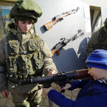 «Солдати Путіна». У Криму готують дітей воювати?