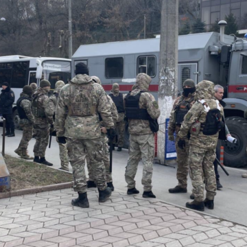 В Крыму шестерых крымских татар арестовали на два месяца